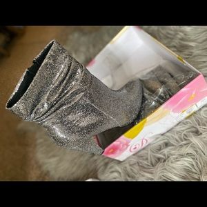 80’s style sequin ankle boots!